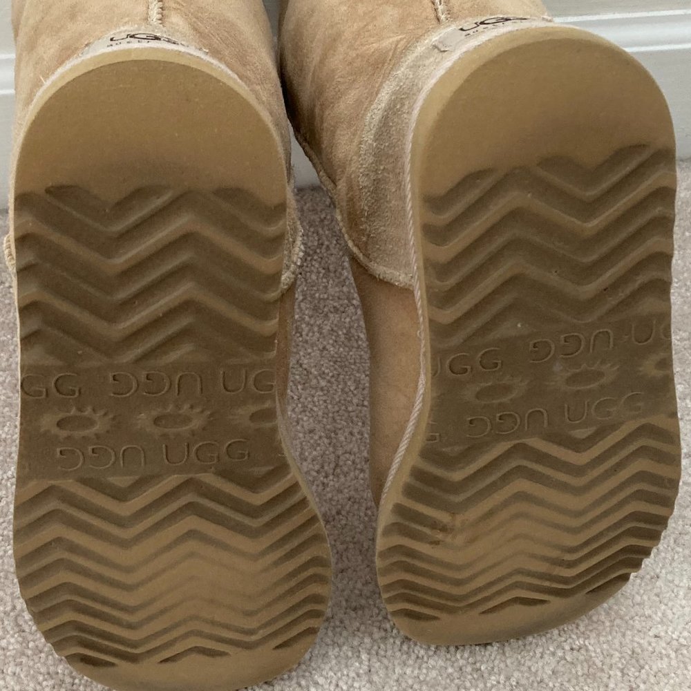 UGGs Classic Tall Boots - Sand Size W 7 - Picture 6 of 9